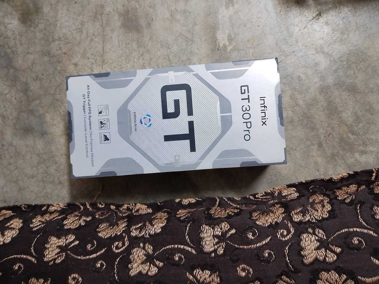 السلام عليكم شباب موبيل جيتي 30برو رام 12 بس كارتون ويه بس الشاحنه ما موجوده بطاريه 99لبيع السعر 400بي مجال لتوصل واتساب ***********
