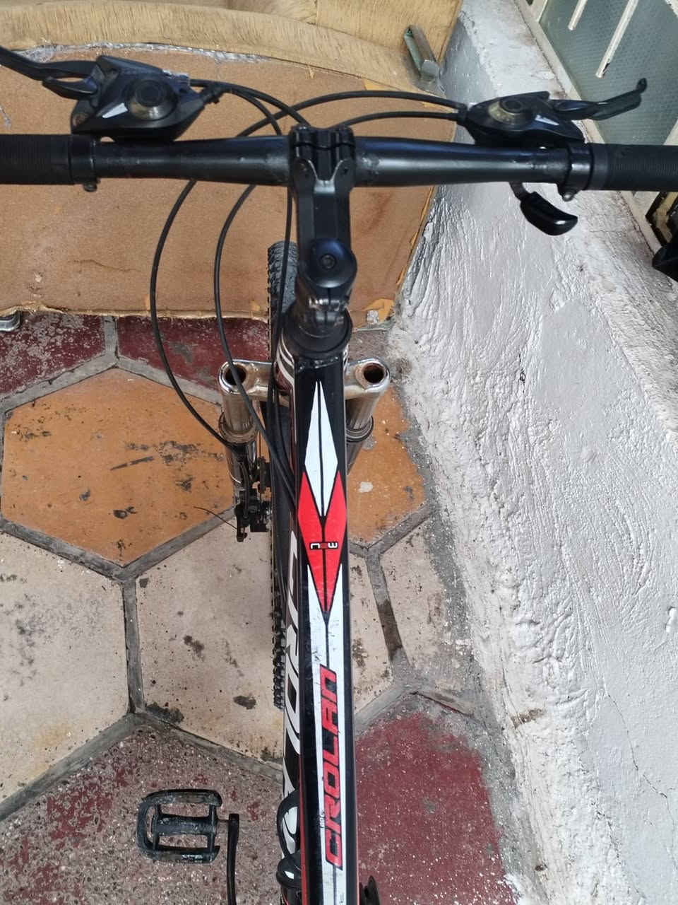 السلام عليكم شباب اخواني بايسكل امانت الله ما اعرف اسمه البايسكل مال صديقي حجم هم ما اعرفه الله شاهد علي بايسكل نضافه70٪ تايرات جدد بريكات امامي خلفي شغال بايسكل والله تاخذه مني تدعيلي صديقي يريد يبيعه لان حتاج فلوس يشتري دراجه بايسكل نضيف حيل امانت الله رقم*********** متواجد واتس واتصال
