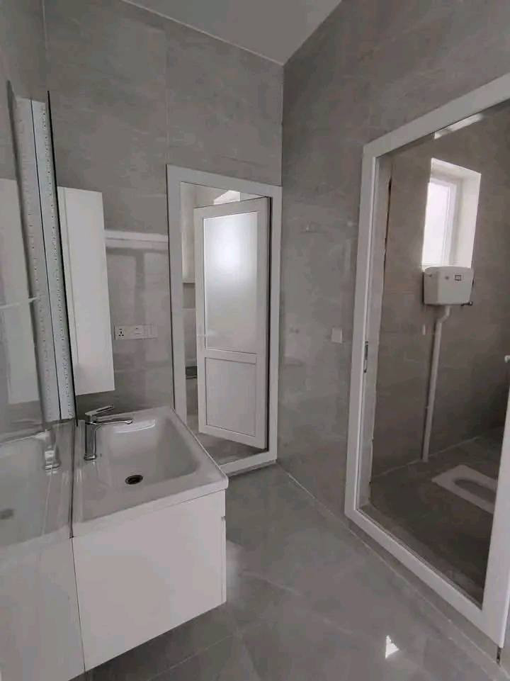 بيت للبيع كلش حلو نرخی زۆر گونجاو     ***********
في السليمانية منطقة رابرين جديدة ، مساحة 200متر ، موقع كلش حلو ، قريب عن سوق و باص ، واجهة قبلة ،  

طابق الاول  ( ا ستقبال - مطبخ - مساعد مطبخ - هول - غرفتين النوم - صحيات )

للسعر والتفاصيل اتصل بهذا الرقم 👇 

اتصال + واتساب + فايبر
