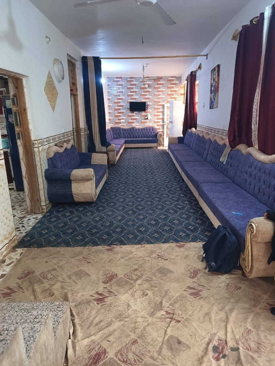 سلام عليكم الدار للبيع طابو زراعي سند 25 تحويل مباشر كافه الخدمات توفير خدمة مولد  كهرباء ماي واجهيه 16 نزال 15  مساحته 250 متر متر وره البيت سعر 75 وبيها مجال وتصل بي خير وتدلل يبعد عني شارع كربلاء كيلو وميه ورا معهد الفني ابو غرق *********** /***********
