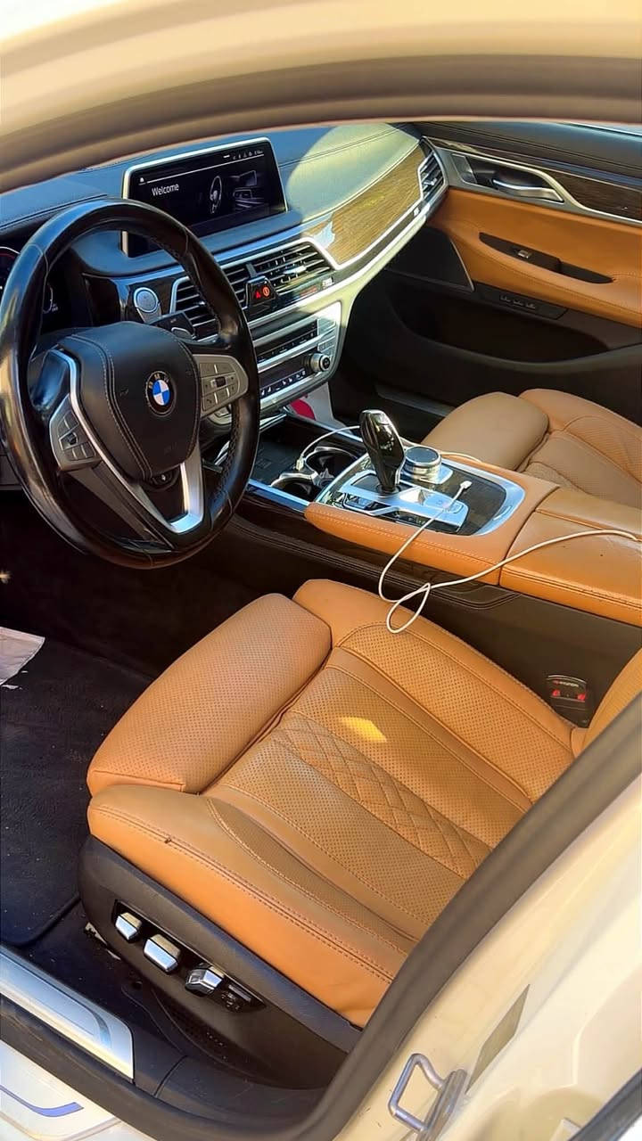 السلام عليكم
للبيع BMW 740iL باب طويل موديل 2022 بدي كت M 

وارد امريكي موضح الضرر مالتها بالسونر كفاله من فول مواصفات  السياره داخلها اسود البلادي واني بدلته بلون عسلي للجماليه والسياره مابيها نقص برغي الحمدلله صفر مسج وترايها للبصره 
وسعرها ٣٠ وبيها مجال بسيط 

السياره فحص وهزه ورقم كله جديد وباسمي ثاني يوم احول مكان السياره بغداد العامريه 

*********** احمد الربيعي
