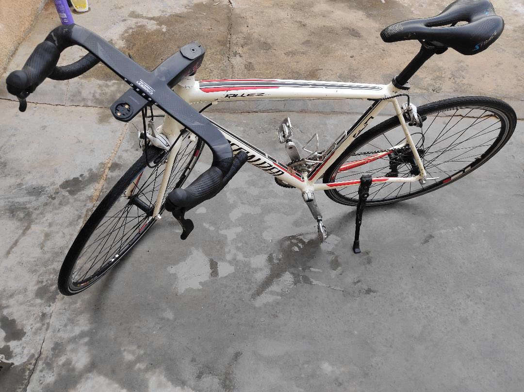 السلام عليكم
بايسكل رود سبشل للبيع 
ستيرن كاربون ماشه كاربون بوري سرج كاربون والفريم المنيوم وزن خفيف جدا مكينه وبراكيت سورا
معلومة اني مكلف بالنشر وبالحقيقة بعد احلى ق٥٤

سعره٣٥٠ الف 

مكاني كربلاء وعندي توصيل حط تعليق او دز طلب واوافق


**إذا كنت صاحب هذا الإعلان وتريد حذفه لأي سبب، رجاءا أرسل رسالة إلى الدعم الفني**