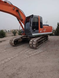 حفاره هيتاشي زت موديل 2006 للبيع سعره 6 شدات المكينه بلادي مشتغله 1000...