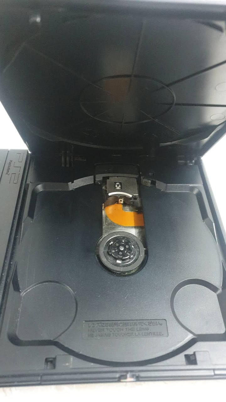 للبيع
بلي 2 سلم ريجن ياباني موديل SCPH 70006 محور فري ريجن نوع التهكيرة M7 مو ماتريكس يعني يشتغل مثل البلادي، يشغل اقراص اصلية بلي 2 كل الريجنات واقراص كوبي
 ويشغل فلاش وهارد اذا تخليله ميموري تهكير
كامل الملحقات من:
 فيشة AV اصلية
محولة اصلية
كيبل كهرباء
يدتين اصليات نوع H وحده منهم ال start واحد الاسهم ميشتغل مع يدة تجارية
8 اقراص كوبي

السعر 50 الف 
للحجز على الخاص 
يوجد توصيل لجميع المحافظات


**إذا كنت صاحب هذا الإعلان وتريد حذفه لأي سبب، رجاءا أرسل رسالة إلى الدعم الفني**