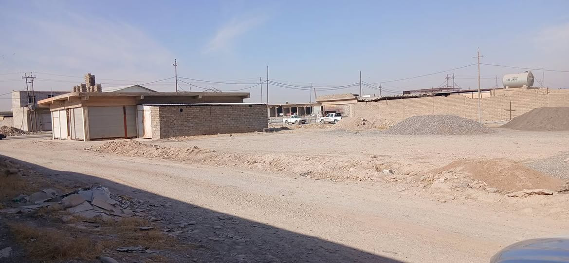 لبيع ...دكاكين داخل صناعة مساحه دونم
سند زراعي .. وجهة ٢٥ متر ...السعر : خاص 
*********** _ ***********
