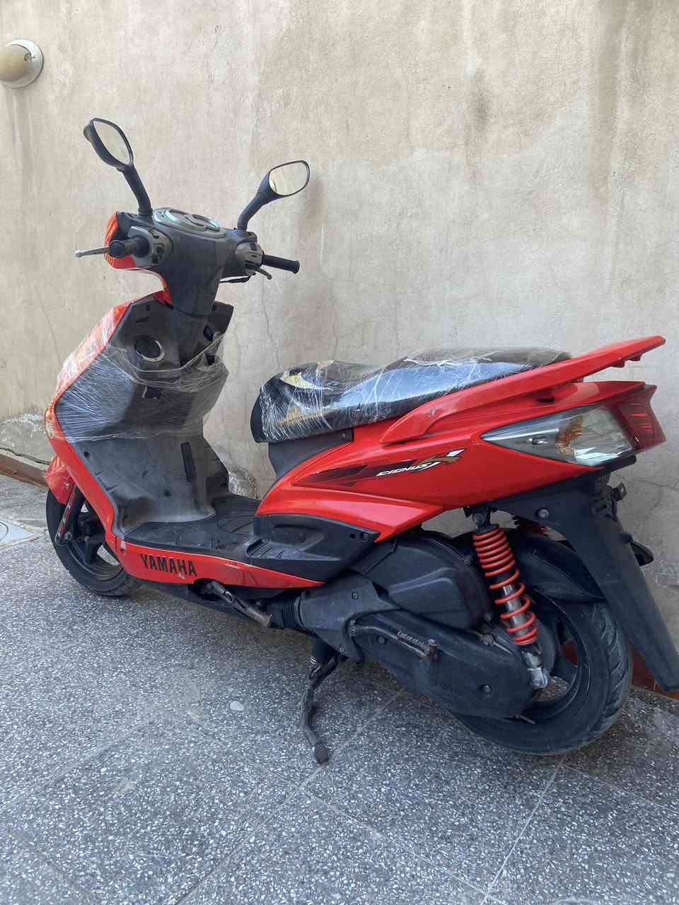 سكنس كوري جديدة كلش
سويجين دراجة 
كاملة مكملة ماعوزهة شي
اوراق مكاتبه ومنفيس
كلش نضيفة 
مكاني بغداد الشعب 
***********
سعرهة 800 وبيه مجال
