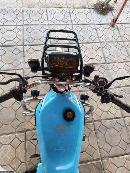 سيفان مرقم وسنوية انكليزي دراجه كلش نضيفه سلف تشيغل عن بعد  تايرات جديده السعر 1950 وبي مجال بسيط    ***********
