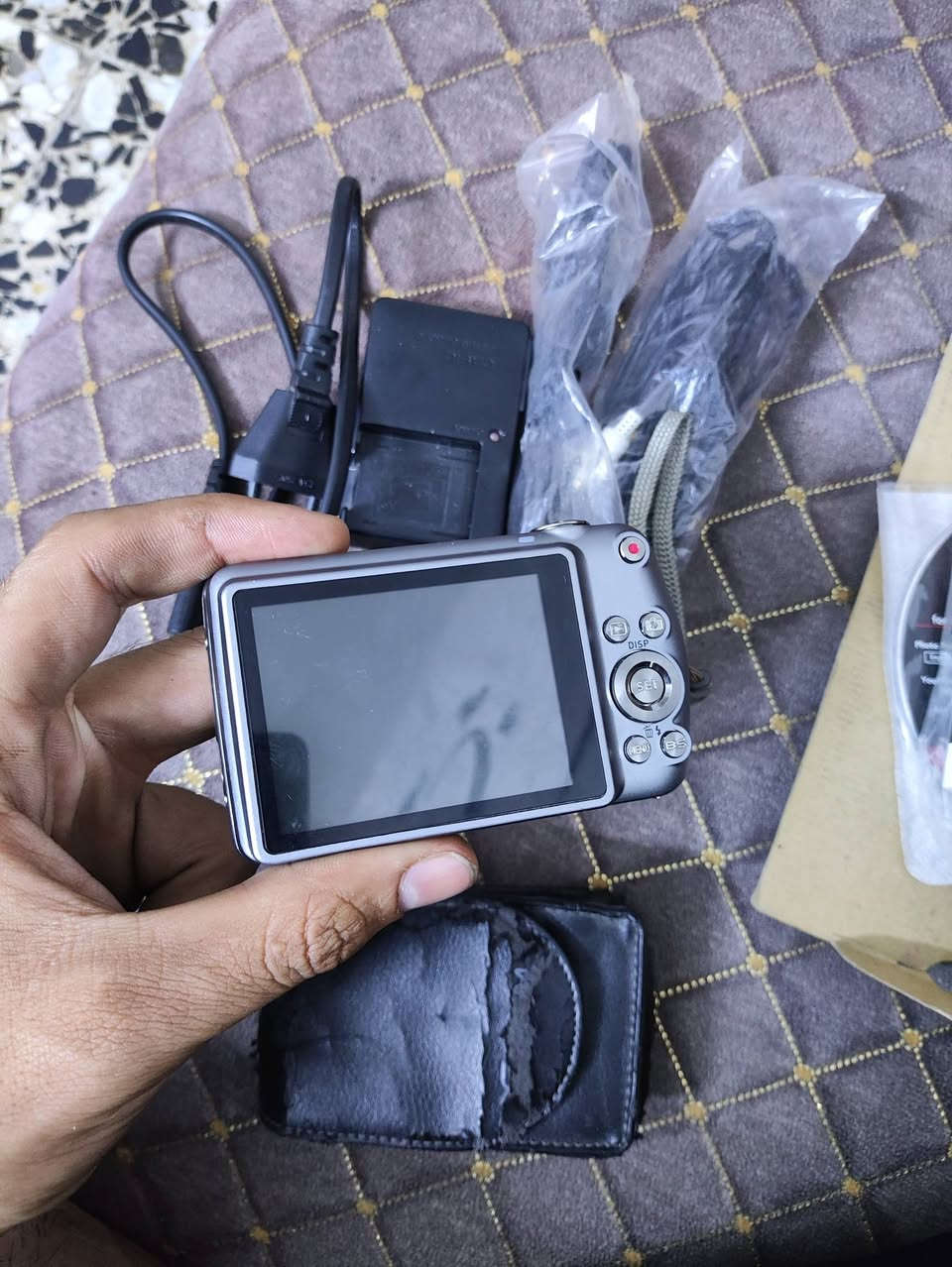 سلام عليكم كامرة كاسيو كاملة ملحقات بطارية و شاحنة كيبل عرض وكيبل نقل معلومات كارتونة
شغالة ما بيه اي نقص نضافة مية ب مية توصيل موجود سعره 120


**إذا كنت صاحب هذا الإعلان وتريد حذفه لأي سبب، رجاءا أرسل رسالة إلى الدعم الفني**