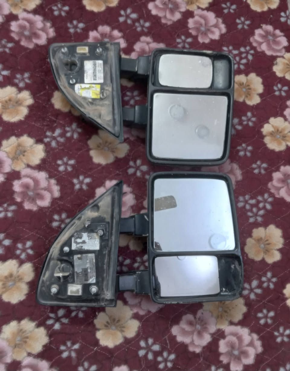 للبيع زوج مرايات فورد 2008 سعرهن ٧٥ الف 
العنوان بغداد مدينة الصدر  ***********
