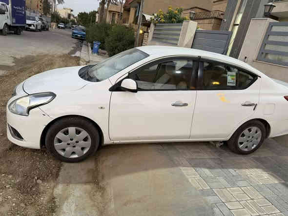 سياره صني بيضاء اللون ٢٠٢١  خليجي ماشيه ٧٣ الف
البابيين ( الصدر والخلف بيه تعديل وصبغ ) بس سياره مرتبه ونظيفه 
للبيع السعر ١١٣ ورقه 
للاتصال        ***********
