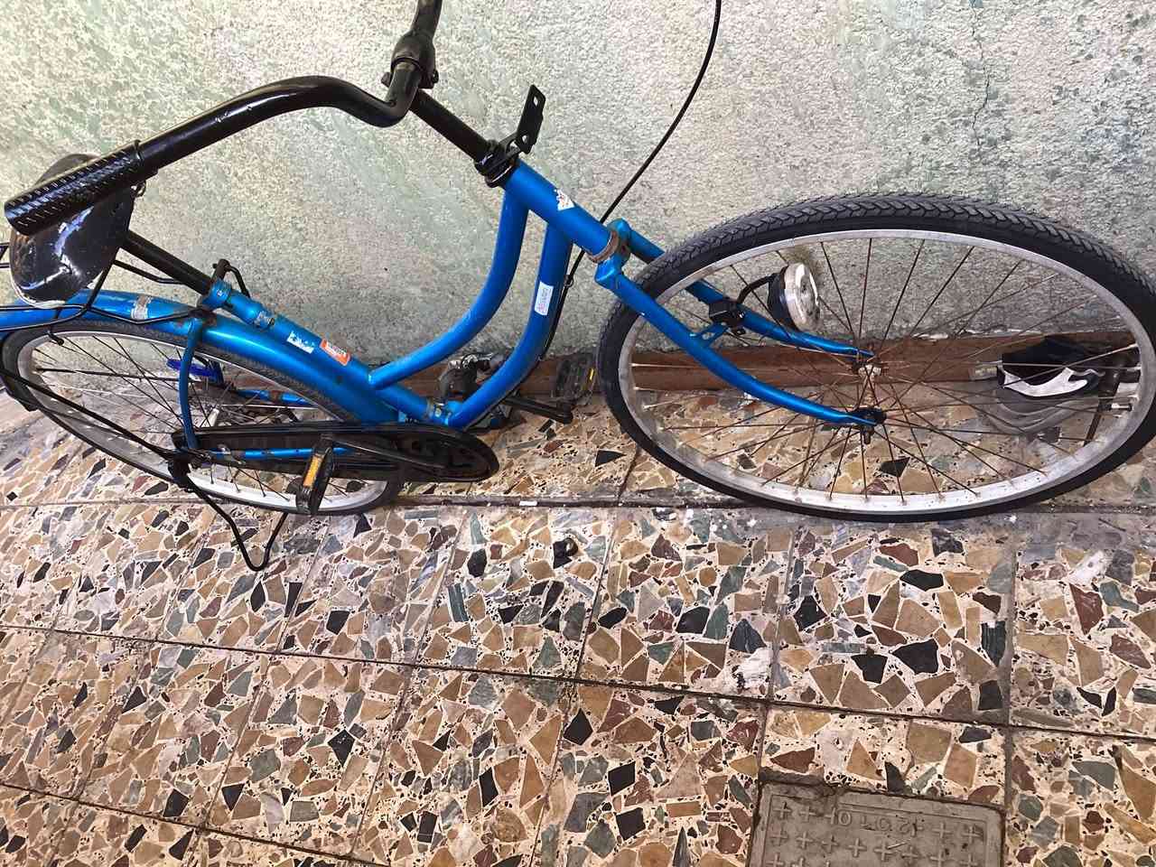 بايسكل سياحي حجم 26تاير وره نضيف والكدام مبدل زوج جوبات بريك خلفي + (امامي موجود) مدكر كدام موجود بي شخوط البايسكل سعره65وبي مجال بسيط مكاني بصره القبله ***********
