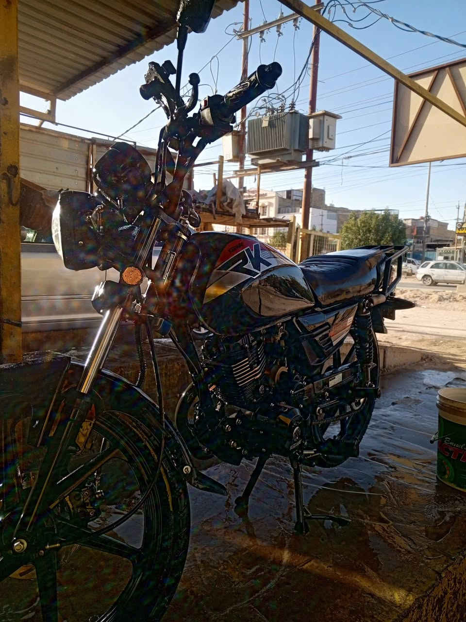 Rk
للبيع محرك 125 دراجة صارلي شهر من طلعتها من الشركة رقم اربيل دراجه جديده السعر 
1800 وبيها مجال 
رقم الهاتف ***********
