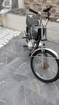 سلام عليكم  دراجه ايراني للبيع سيجي نامه محرك ما مفتوح اصلي المشيف دراجه حلوه شلعه ومعدل قوي دراجه ما عوزه شي دك هندر واطلع دراجه  كلك مكفوله من السرقه سعر 600 وبيه مجال حك. الجيه  ***********
