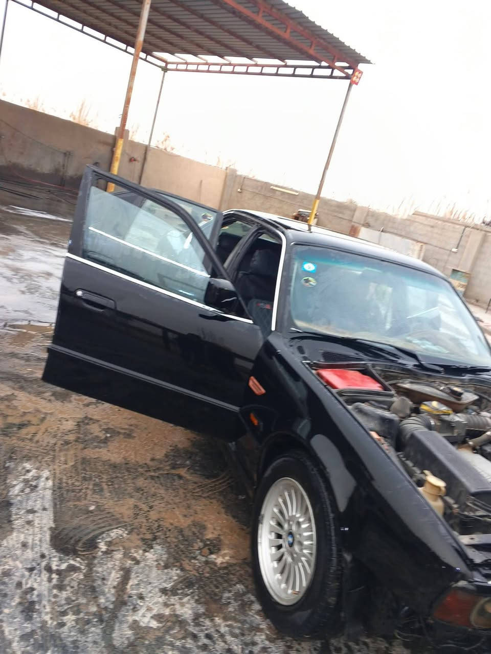 سلام عليكم  بي ام موديل 91حجم535فول اوتوماتيك  نشاط فول سيارة وحش بيه شلعه ضيم  فتحه سلايت 3طكات ويل خليه تخم تاير   رقم بغداد دولي  سنويه لل30 سعر40وبيه مجال مراوس هم يرهم  مكاني فلوجه ناحيت صقلاويه رقم الهاتف ***********وبيه واتساب  ...  نقصه دعاميه خلفيه
