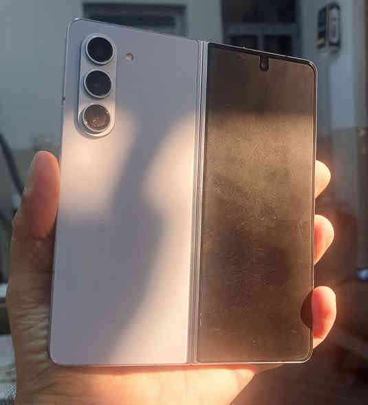 السلام عليكم
سامسونك Z FOLD 5 ذاكره 256 
نظيف جدا شخط مابي وغير داخل تصليح ابد النسخه اليابانيه (تسجيل مكالمات رسمي ) للبيع بسعر ٧٥٠ الف وبي مجال بسيط ملحقاته كيبل شحن اصلي مكاني بغداد حي الجامعه للاستفسار واتساب او اتصال ***********
