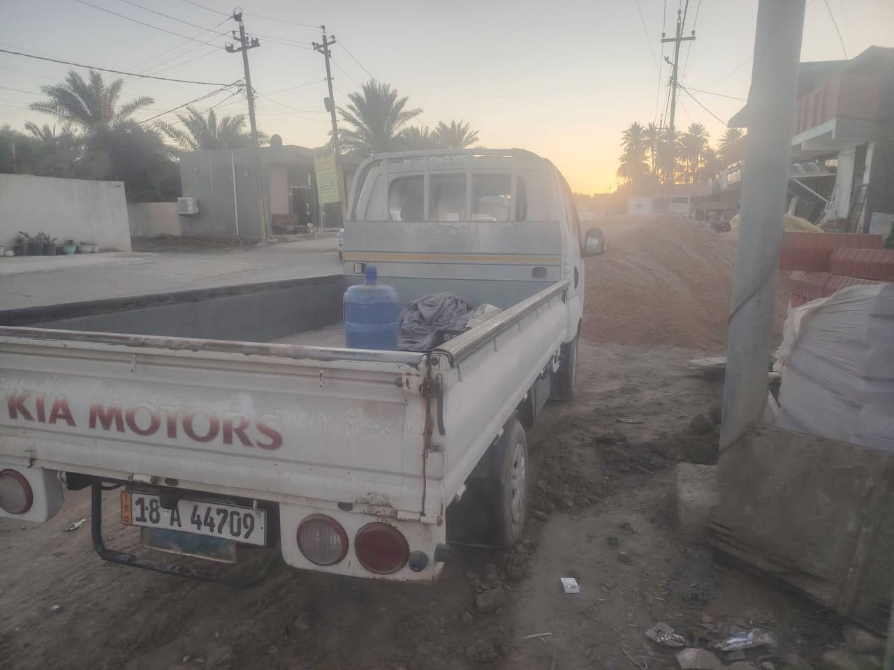 السلام عليكم البيع فقط كيا حمل موديل ١٨ رقم بابل بسمي انكليزي ماشيه ١٦٠ الأردني باب اول سعر ١١٤وبيهه مجال الشراي سنويه ٣٠ الاستفسار اتصال على رقم ***********
