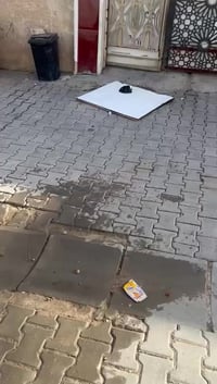 للبيع بيت مساحة ١٥٠ متر كما موضح لكم في الفديوا واجه ٧ ونص ونزال ١٨ مت...