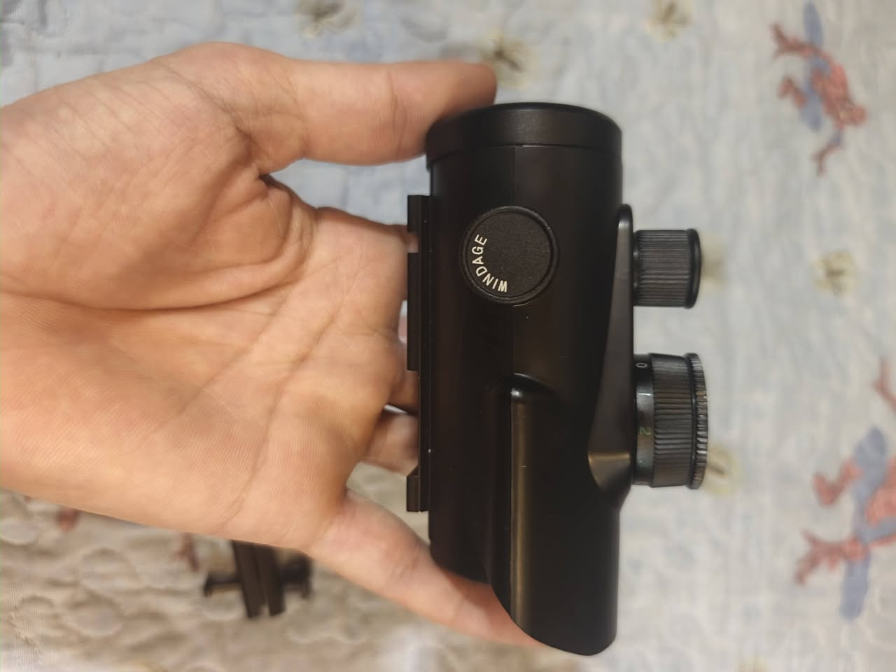هذا المنتج هو منظار Red Dot (نقطة حمراء) من نوع 1x30 أو 1x40.المنظار مضاء ويمكن استخدامه مع بنادق الصيد أو بنادق الهواء.يعمل المنظار ببطارية ليثيوم 3 فولت من نوع CR2032.


**إذا كنت صاحب هذا الإعلان وتريد حذفه لأي سبب، رجاءا أرسل رسالة إلى الدعم الفني**