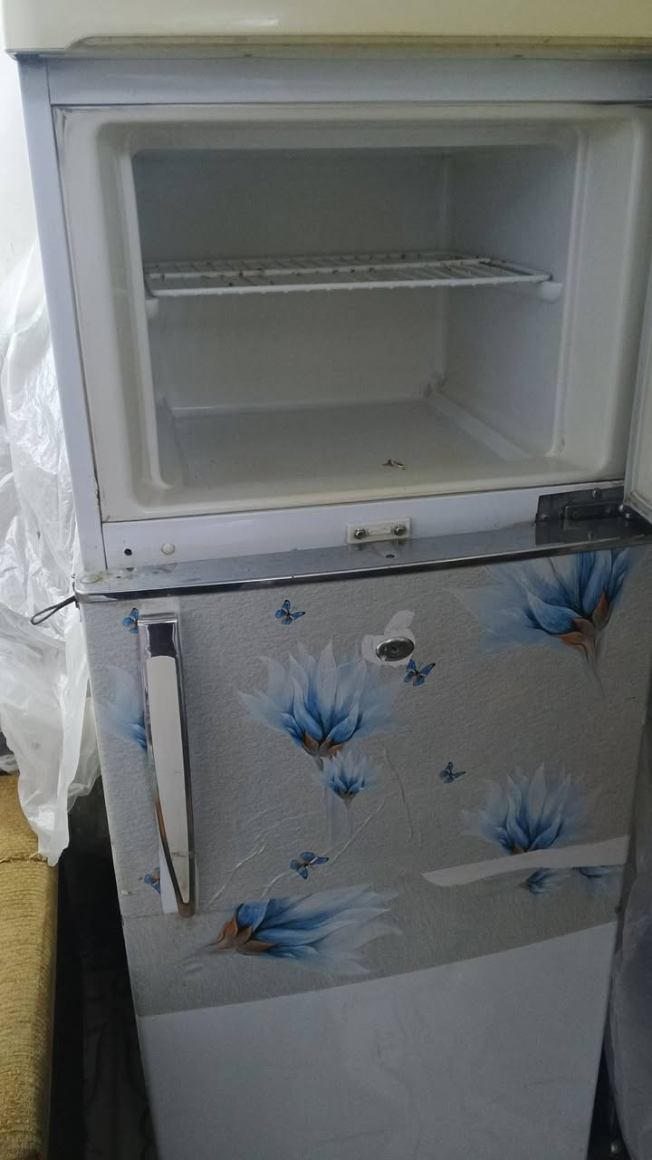 سلام عليكم ثلاجه للبيع شرط التجميد نضيفه مامفتوحه  نظافه 80بالميه
الاتصال على ***********
