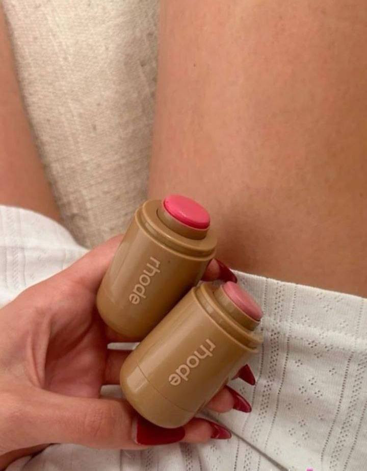 🔥 الإضافة الأجمل لمكياجج اليومي! 🔥
✨ BLUSHER STICK من ماركة 3Q Beauty ✨
الحل السحري لخدود وردية ومشرقة بكل سهولة! 😍 بلاشر كريمي يجنن بتركيبة خفيفة ومميزة:
 💖 سهل الدمج: يندمج ويا البشرة بسلاسة وبدون أي تكتل.
 ✨ لمعة صحية: ينطي خدوودج نضارة ومظهر حيوي وصحي وميترك أي أثر مزعج.
 ⏳ ثباتية خيالية: مو بس هيج!🫣 ثباتيته عالية جداً ويبقى وياج ثابت ومحافظ على جماله طول اليوم.
 🎨 تنوع يلوق الج: متوفر بـ 6 درجات تجنن تناسب كل ألوان 
البشرة.

💸 السعر: 4 آلاف


**إذا كنت صاحب هذا الإعلان وتريد حذفه لأي سبب، رجاءا أرسل رسالة إلى الدعم الفني**