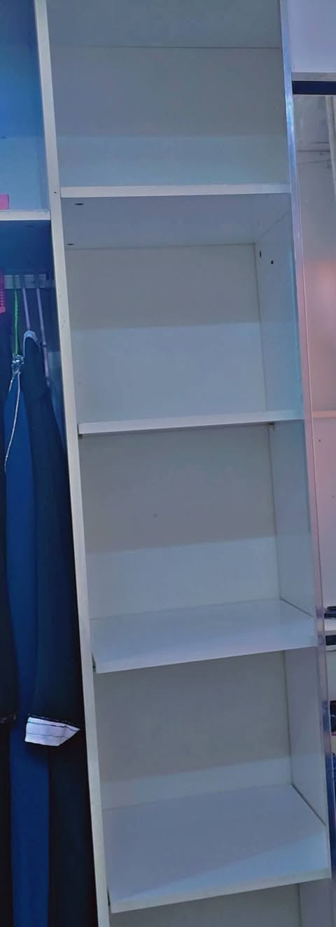 السلام عليكم حبايب غرفه نوم تركي ثقيل للبيع
متكونه من كنتور سلايت بابه وموضح كم خانه وكم تعليگ بي وجربايه بدون الدوشگ وجررات ع يمين وشمال وميز مرايه شايلين  جراراته 
الغرفه بيها اضرار مثل ما واضح كدامكم


**إذا كنت صاحب هذا الإعلان وتريد حذفه لأي سبب، رجاءا أرسل رسالة إلى الدعم الفني**