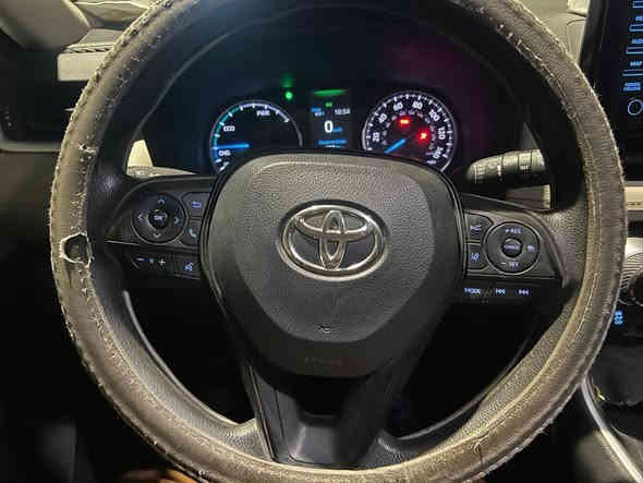 السلام عليكم
‏ راف فور ( هايبرد )
‏وارد (امريكي)
‏2022
‏لون/ احمر
‏فئت / X.L.E
‏5 راكب
‏قطعتين تبريد
‏شاشه
‏كاميرا
‏نقطه عمياء بالمري.                     تدعم ابل كار بلي
‏تحديد مسار
‏مثبت سرعة
‏محرك /2500
‏4 سلندر
‏اوتو هولد
‏سايد بيرك كهربائي
‏4 انضمه قياده
‏كير/6 نمر
‏مانع تزحلق
‏حساسات بالجام
‏كشن السائق كهربائي
‏لون الداخل (ابيض/رصاصي)
‏ مبدل بيها بنيد و شويه بالجامرلوغ الأيمن وباب السائق شويه من يم الچامرلوغ
‏عنواني: صلاح الدين/ بلد
السعر:210
وبها مجال حك الجيه
‏للاستفسار:
‏***********
