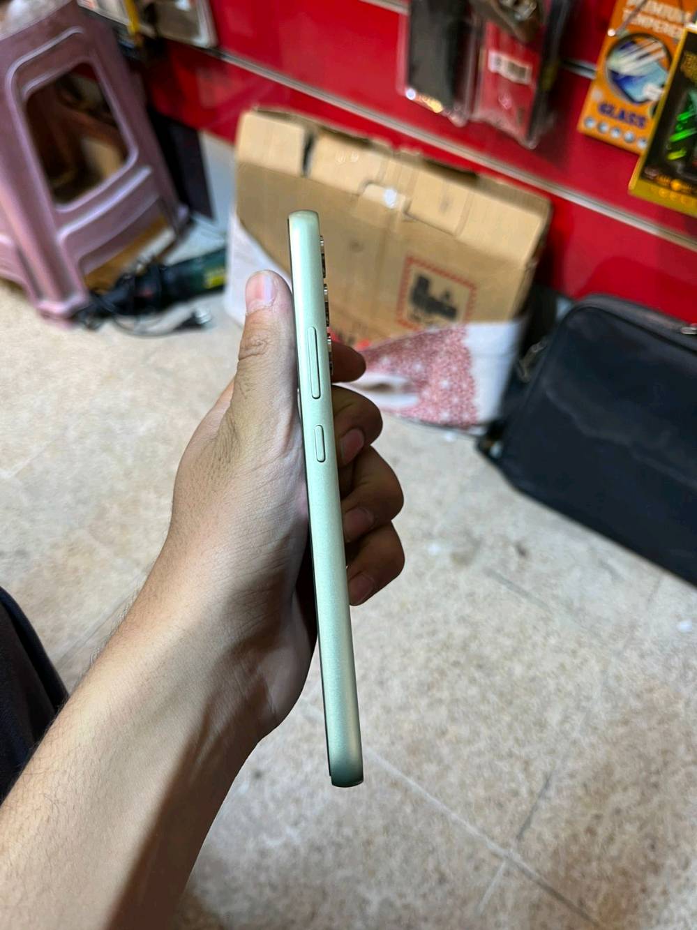 ذاكره 128

رام 8 

بطاريه 5000 ملي امبير معروفه بطاريه 

السامسونج كلش قويه

دقه الشاشه 120HZ

ضد الماي اربي ام 68وضد الغبار 

تصوير اخبل 

استخدام قليل

تحديث مستمر لي مده 4سنوات 

جهاز ولا غلطه اني احافض على الجهاز ابكفر ولسكه 

الباكيت للئسف ما متوفر بس انطيك شاحنه اصليه 25w ابحيث من تشحنه اكلك سحن سريع جداً 
سعر 300 وبي مجال الي اكلي 270 لا يجيني
لاحد اكول غالي هاذي اسعار التلفونات واني احافض على الجهاز وعلى اداء البطاريه تواصل خاص او واتساب 

***********