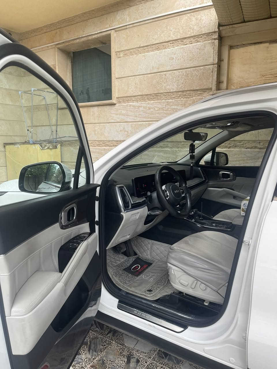 سلام عليكم
للبيع 
كيا سورنتو موديل ٢٠٢٤ خليجي 
رقم اربيل
ماشية ١٦٠٠٠ 
اربعة سلندر 
بصمة
بانوراما 
سايد برك بصمة
ويل ١٩ 
كشنات كهرباء 
صندوك كهرباء 
حساسات 
كار بلي 
نزول منحدرات 
تحكمات ستيرن 
اوتو هولف 
شاحن واير ليس 
تشغيل عن بعد 
مري شفط 
السعر 299 وبيهة مجال
مكان السيارة موصل 
الاتصال***********
