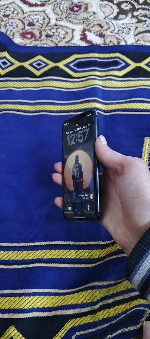 آيفون 11 برو  ذاكره 64 بطاريه 93 مرفوعه الجهاز كلشي ما مبدل بي الجهاز فول نضافه مكاني بغداد الرقم *********** او مراوس ويه ايباد 11 و عادي أنطي فرق
