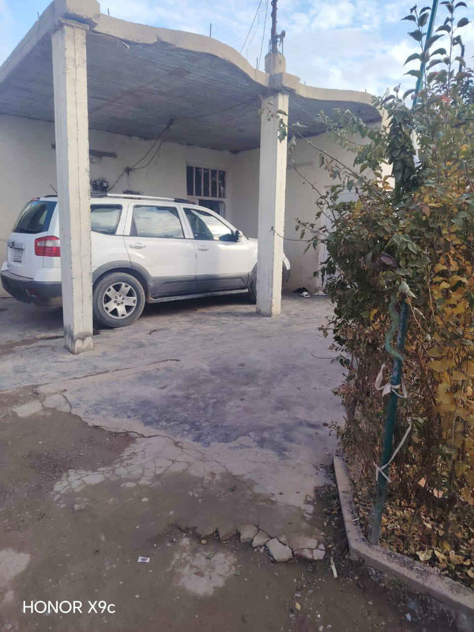 السلام عليكم
بيتين للبيع المكان الحي العسكري الثاني يم معرض دبي بغرب محلات علاء العماش 

البيت الأول مكون من ثلث غرف وربعه وحمام 

ولبيت الثاني مكوم من مطبخ وحمام وغرفتين 

المساحة الأرض 600م تكدر تفصلهن كل بيت وحدو

السعر اتصال على رغم 

***********
