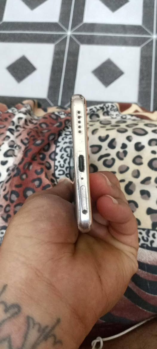 جهاز HONOR X9b 5G جهاز شاشته مفطوره موضح والاطار مالته هم شوي تعبان كلشي ما بي جهاز 
جهاز HONOR X9b 5G جهاز شاشته مفطوره موضح والاطار مالته هم شوي تعبان كلشي ما بي جهاز شغال لا يعلك ولا يشمر ولا مفتوح ابداا ذاكره ٢٥٦ العنوان السيديه الرقم ***********  السعر 150 وبي مجال قليل كلش جماعت ال100لا شوفني وجهك

