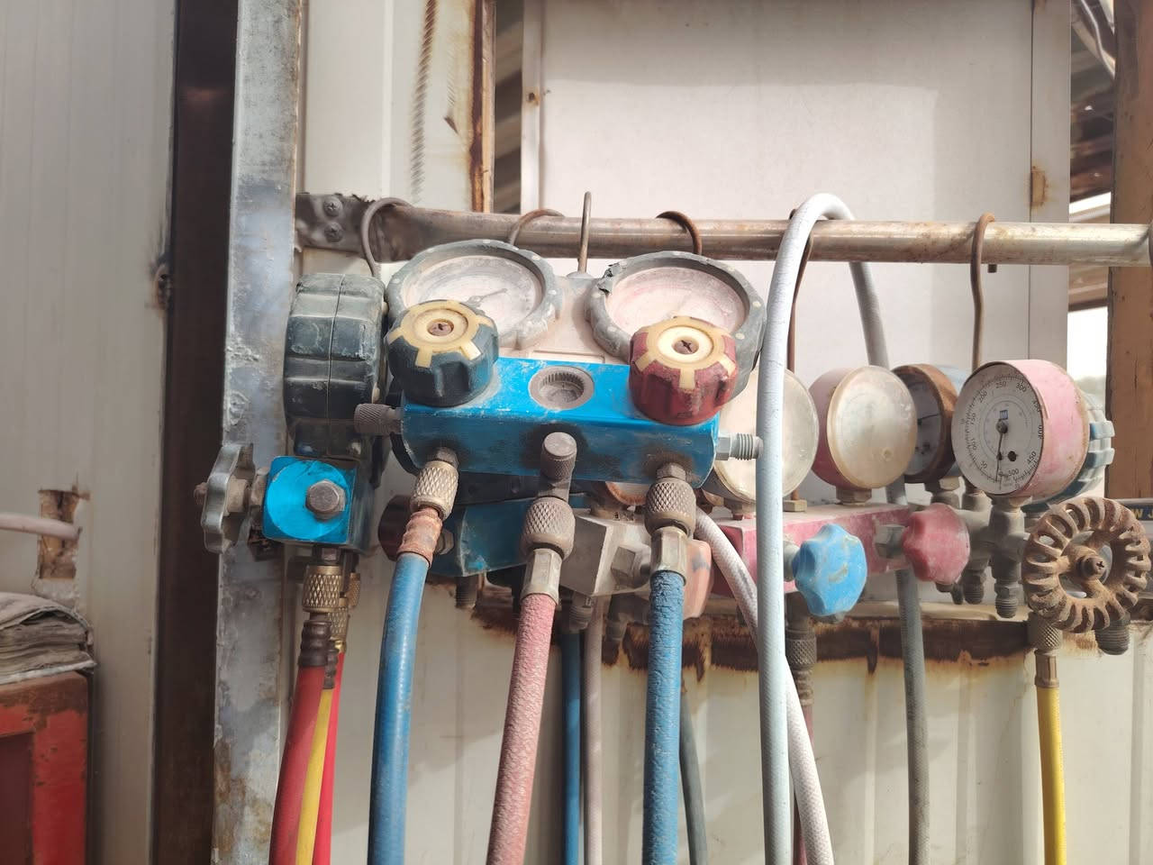 غراض محل تبريد كامل للبيع للاستفسار الاتصال علئ الرقم ***********
