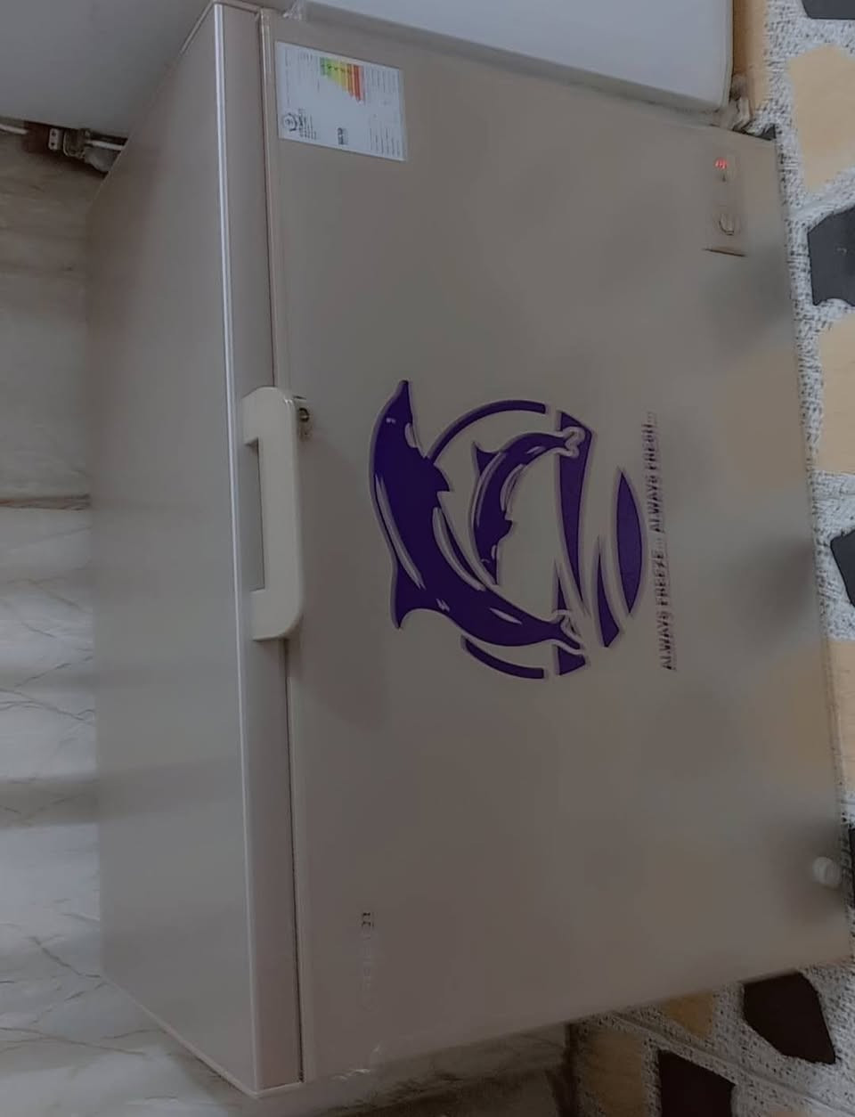 السلام عليكم
مجمدة جديدة استعمال سبوع  فقط تجون وتشوفها اي ضرر مابيها 225 وبيها مجال ***********
