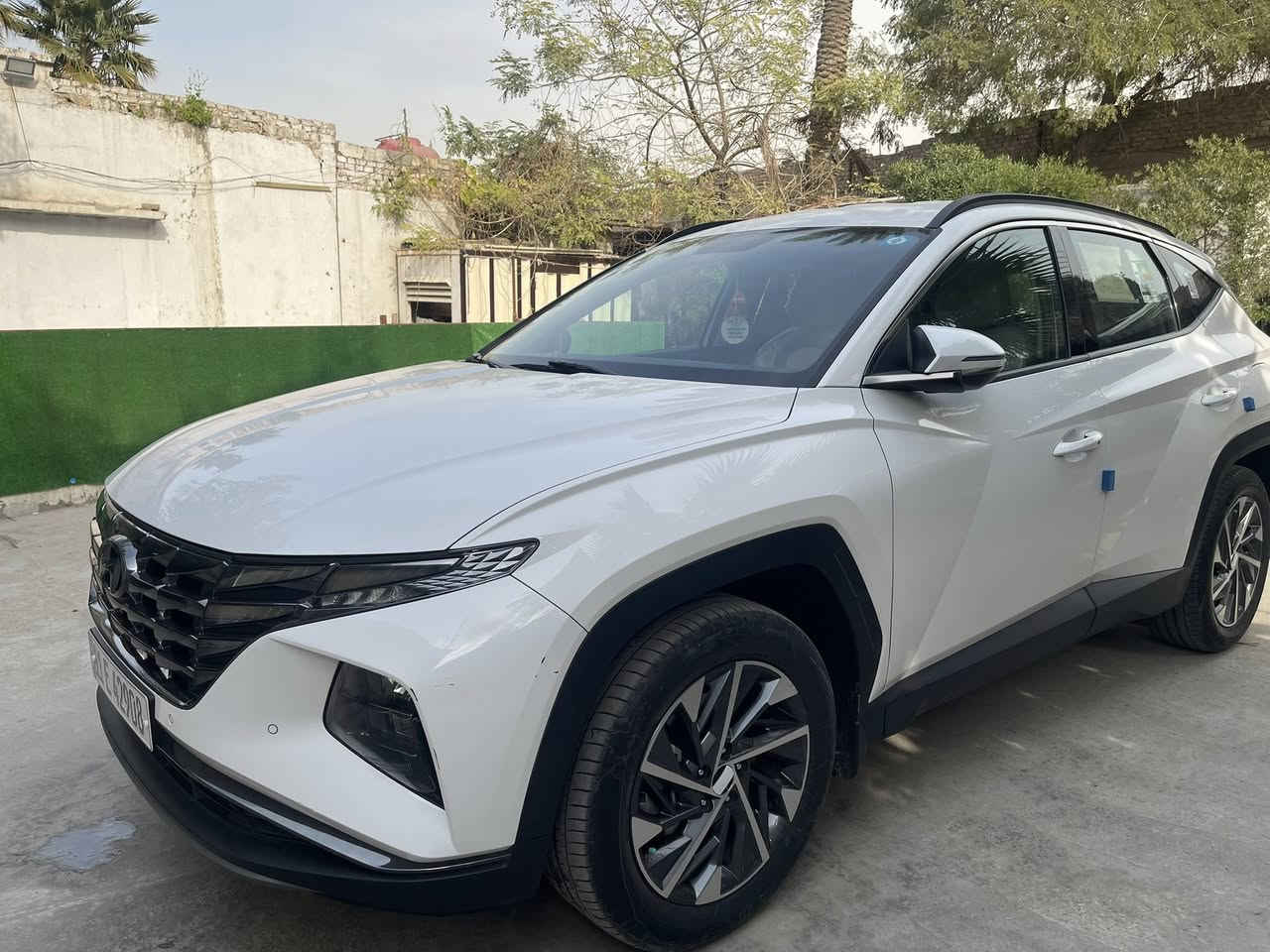 السلام عليكم توسان موديل 2024 خليجي.

السيارة فول مواصفات عدة الفتحة تحكمات ستيرن تبريد قطعتين حساسات امامية وخلفية مكينة 2000دوش ومعروفة مواصفات التوسان سيارة حلوة ونظيفة. 

بيها صبغ بحافة الجاملغ الايسر كد شبر فقط وبيها رصعة بلجنطة وباقي السيارة مكفول.

السيارة ماشية 27الف السيارة بااسمي تحويل ثاني يوم مرقم بغداد الدولي 

السيارة معروضة ب212 وبيها مجال للاستفسار ***********
