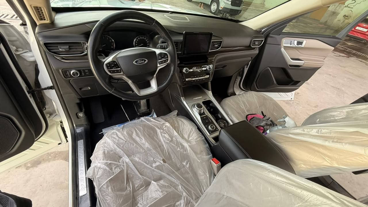 فورد اكسبلور  خليجي 
وكالة القاصد 
كفالة عامه وعلى ايدي من الشركة 
ماشيه 26 الف 
فئة لمتدد يعني فول 
محرك 2300 ايكو بوست اقتصادي وقوي 
السياره غنيه عن التعريف 
اكرر كفالة عامه خليجي 
رقم سليمانية بأسمي 
السعر 370 وبيها مجال بسيط 
فدوه اروحلكم لتقيس على الوارد كلشي بسعره الوارد بسعر والخليجي بسعر 
مكانها سليمانية 
للاستفسار ***********
