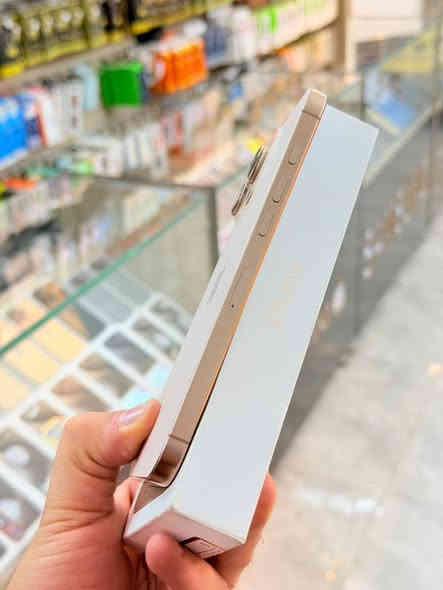 😉😉عروض البلاك فرايدي✌️✌️
ايفون 16 برو ماكس ذاكره 256 بطاريه 100 يعني جديد نضافه ميه بل ميه خيال مال زلغ مابي كامل ملحقاته وتر بروف فحص حاسبه كله نورمال يعني ممبدل بي شي شرط تفحص بالوكاله نموذج M الأصلي ✌️
لون مميز  متوفر توصيل بشروط اوليه و تاخذه ضمان 5 ايام اي مشكله او عطل من المركز 
السعر مليون و 400 الف قفله من لاخير 
العنوان بغداد البياع شارع 20 مقابيل علي العناب او الشيف السوري مركز الهاتف لاصلي 
📞📞***********
📞📞***********
