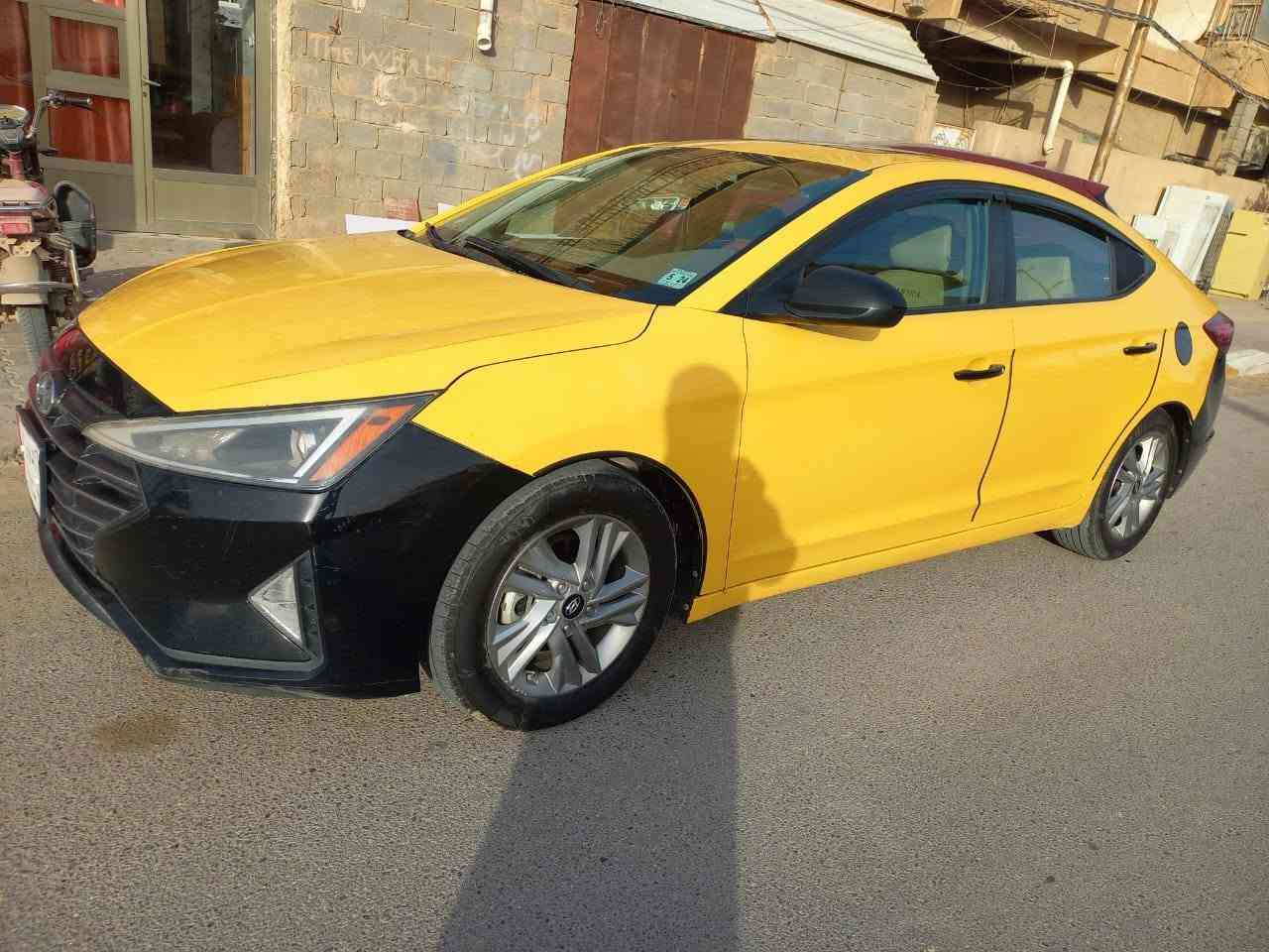سلام عليكم ورحمة الله وبركاته
للبيع النترا 2019 وارد امريكي فووول مواصفات 
رقم بغداد الانكليزي بسمنه سياره جديده بمعنى الكلمه 
ضرر السياره من امريكا باب خلفي فقط
وبل عراق صار بيه تعديل بارد بل الباب الامامي 
بجم كبس بلادي 
سياره لونه البلادي اسود وانصبغت تكسي 
ماشيه 150 الف كيلو متر 
محرك 2000 دوش بلادي ما مفتوح 
تخم تاير جديد 
حداديه جديده
السعر 128 وبيه مجال 
العنوان الانبار هيت 
***********
