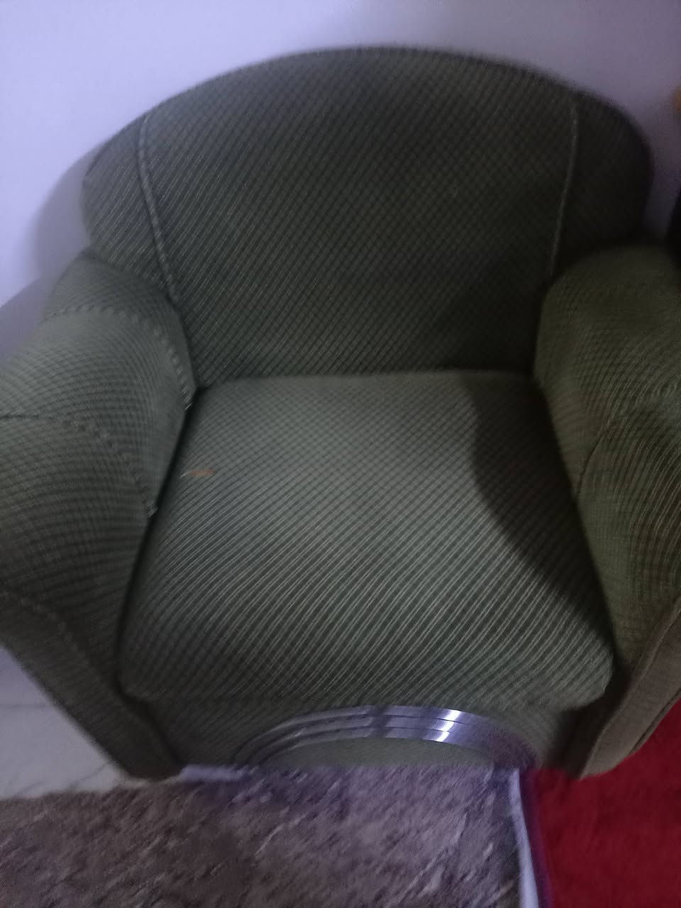 تخم للبيع قطعتين كبار واربع قطع صغار السعر 100 وبي مجال توصل *********** واتساب
