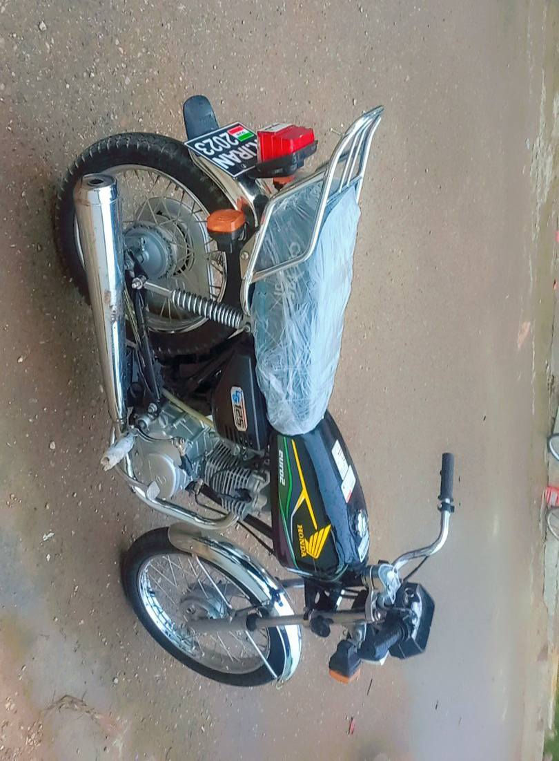 السلام عليكم دراجه اربعه كير نامه الصلي كلك كلك 
شاصي موديل 20 تعميره 2026 محرك نامه صار ١٠ إيام من شاده اله دراجه جديده وكامله شوفت عينك خير من الله 
سعره ٥٠٠ وبيه مجال لطيبين اي ستفسار تصال عى رقم 
*********** بي واتس
