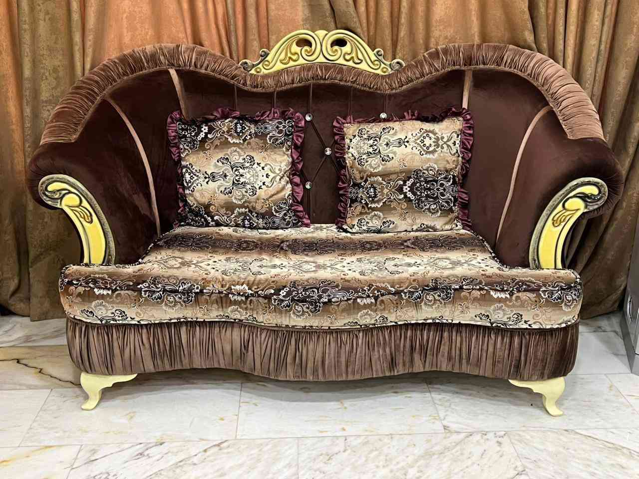 هذا التخم ملكي للبيع 
نظيف لا مكسور ولا بي شي


**إذا كنت صاحب هذا الإعلان وتريد حذفه لأي سبب، رجاءا أرسل رسالة إلى الدعم الفني**