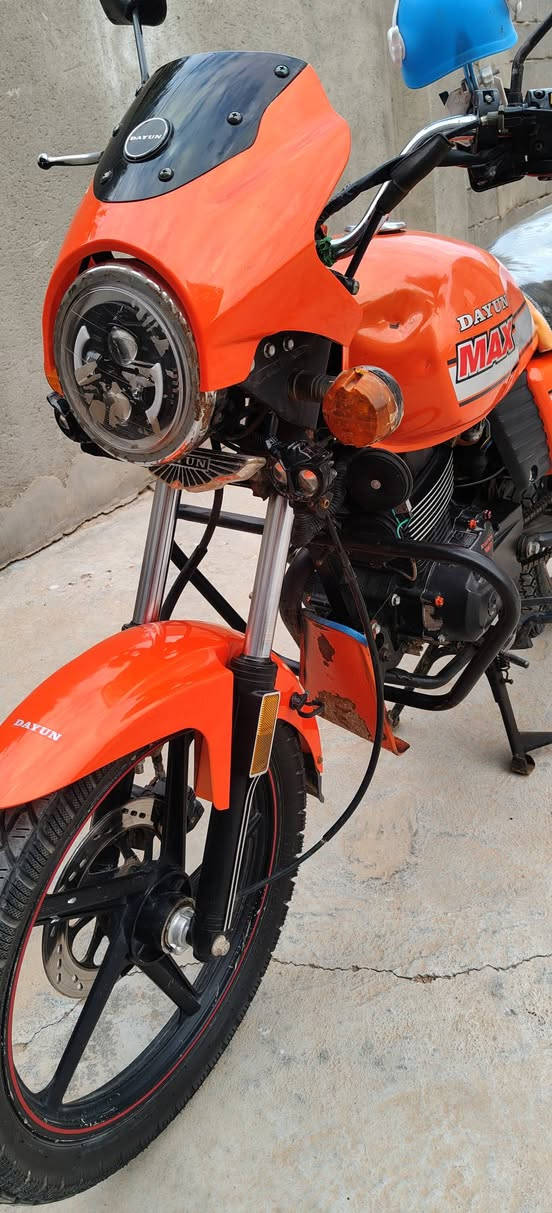 سلام عليكم دراجه دايون للبيع مديل 22 دراجه نضيفه حيل برقي مامفتوح بيها اوراق وصولي مليون و 600 وبيها مجال مكاني كوت حي الحكيم ***********
