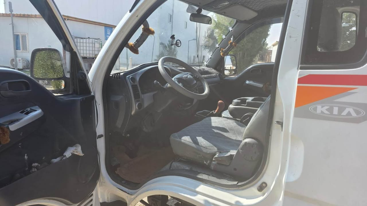 سلام عليكم سياره كيه حمل 2014 صبغ الرباع ول بدي صبغ قماره بيه شخوط بسيطه مكانه ميسان 125 وبيه مجال بسيط للستفسار ‭*********** Colombo, Sri Lanka
