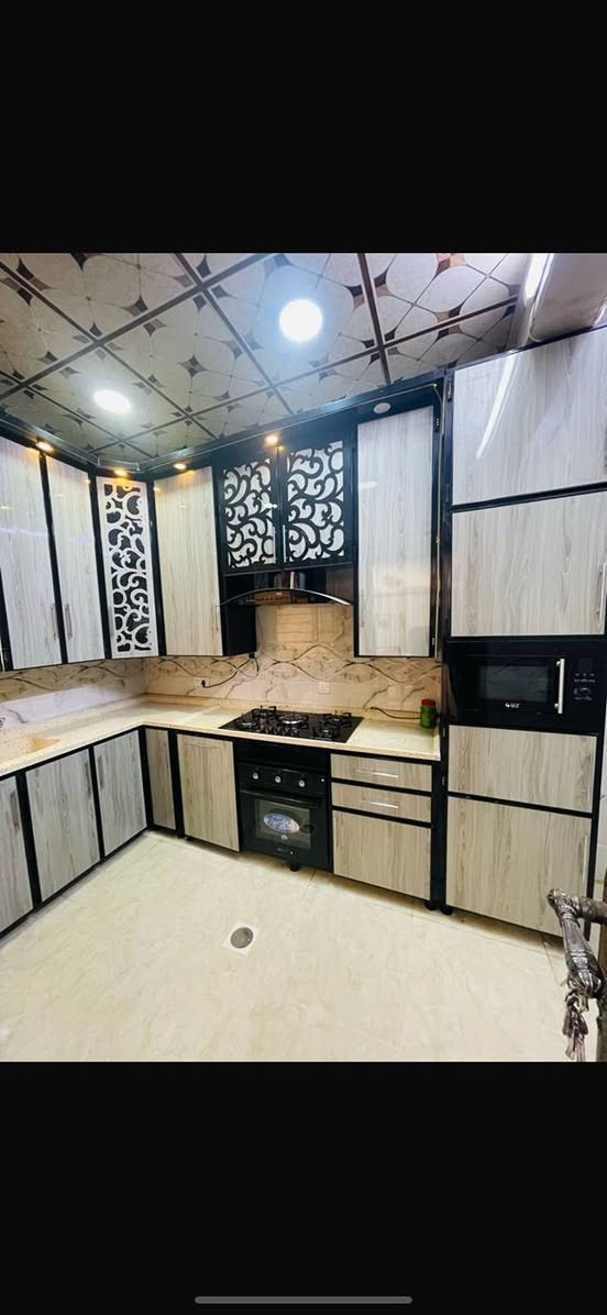 بيت للبيع مع الأغراض الموقع  حي الصديق قرب جامع المهين . المساحة 105 الواجهة 6م
للاستفسار مكتب الخيمة سايدين الصورة الحدباء
***********
لدينا دور واراضي للبيع تجاري وسكني
