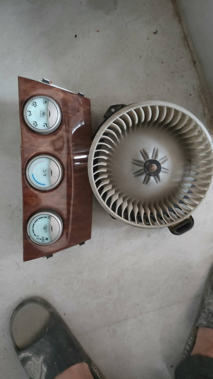 اغراض للبيع مال كامري خليجي ٢٠٠٨ بيهن عطل واكو جديد صالح كلهن ب٣٥ مكاني كربلاء وهذا رقمي ***********
