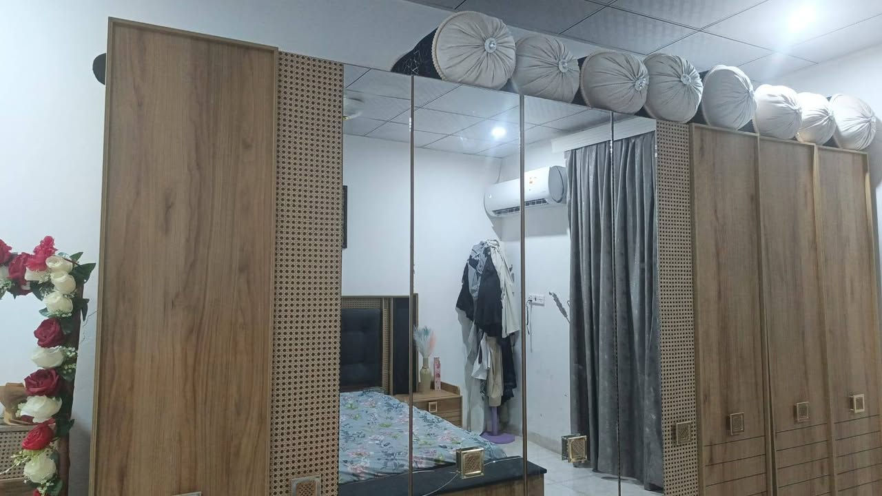 سلام عليكم غرفه نوم تركيا درجه اولى ما متعوبه ومابيها اي عيب الغرفه مرتبه وحيل حلو تقريبا 10 قطع السعر المطلوب ١٢٥٠ بلخير ع ياخذها رقم الاتصال ***********
