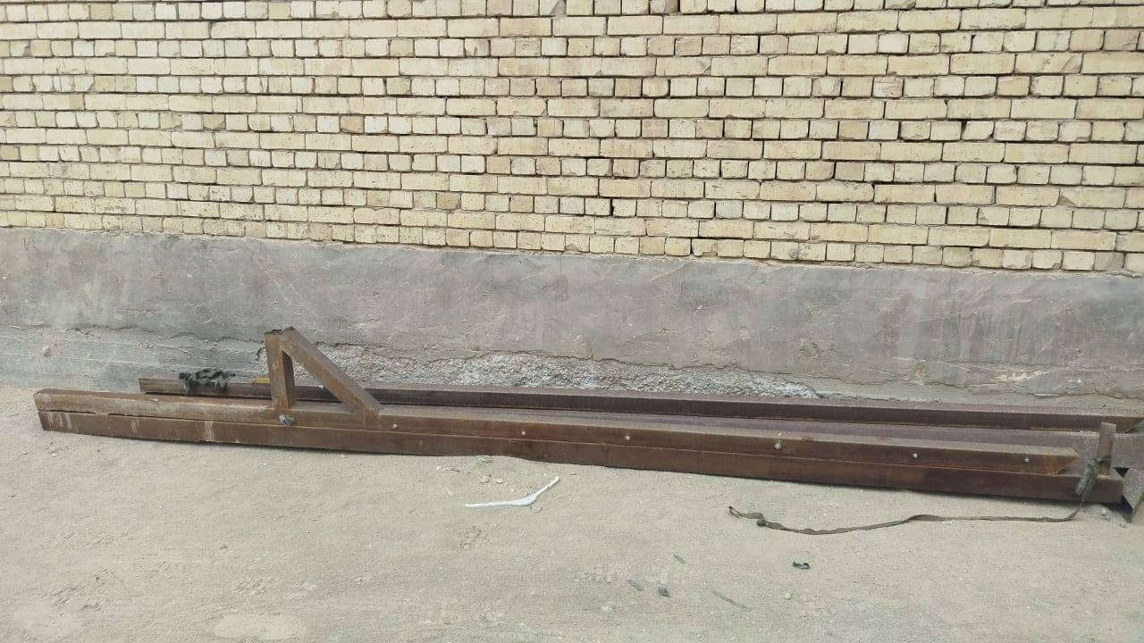 السلام عليكم قمري كاملة ما بيها اي نقص بس صارلها 3اشهر شاديها الرقم ***********
لطول خمسه ولعرض ٣
