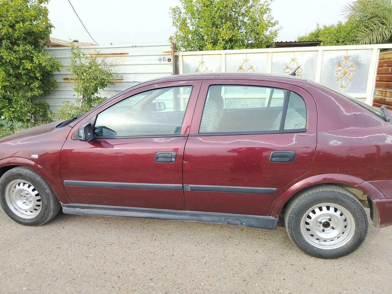 اوبل موديل ٢٠٠٢استرا صدامي باسمي مكفول كشر ومحرك وحدادية تدفئة تبريد تخم تاير باتري جديد كهربائيات شغالة انارة غرفة داخلية مسجل شاشة لمس + كامرة خلفية السيارة كير عادي الموقع بغداد / الزعفرانية السعر ٤٨ ت***********
