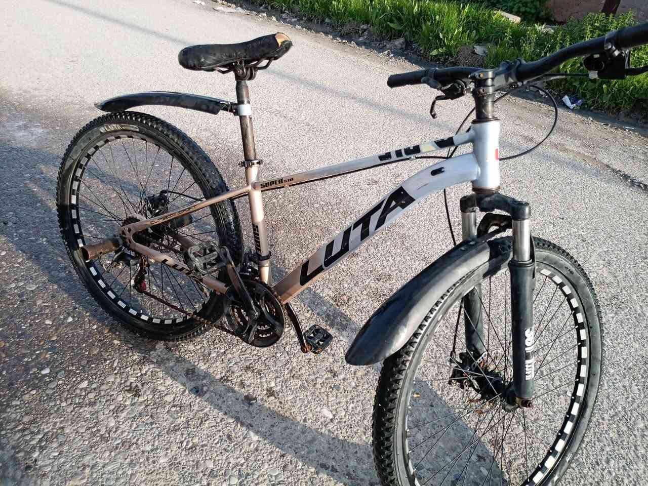 بيسكل جبلي موديل 2025الدراجه كل شي شغال بيها بي يراد الها كير ابيعها هيجي انطيك ضمان يوم يومين اكتب سعر يعجبني اكلك مبروك او اتصل بل رقم خاص مفتوح***********وياها عدت تصليح هديه
