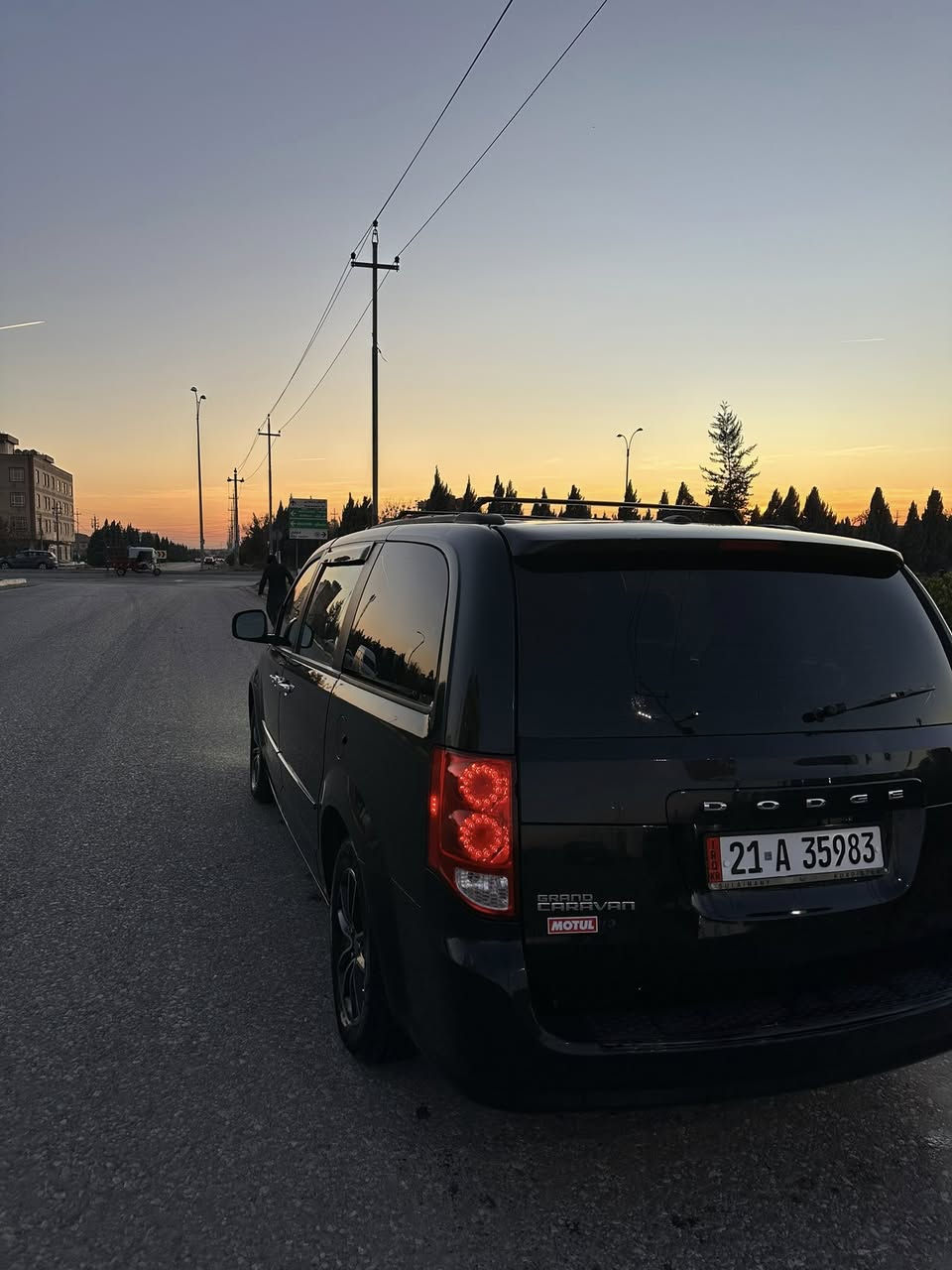 دوج كرفان 2017
گير و محرك شرط الفحص
رقم و سنويه  جديده
تخم  تاير جديده تايوان اصلي
صدر امامي و خلفي جديد
3 قطع تبريد 
تحكم استيرن و تحديد سرعه 
السياره بيهه قطعتين صبغ جاملغ صفحة السكن و بنيد
و بيهه شويه تعديل بل صندوق
السياره خير من الله مابيهه اي مصرف جاهزه لل شغل
السياره رقم أجرة سليمانيه 
السعر 155 ورقه
***********
