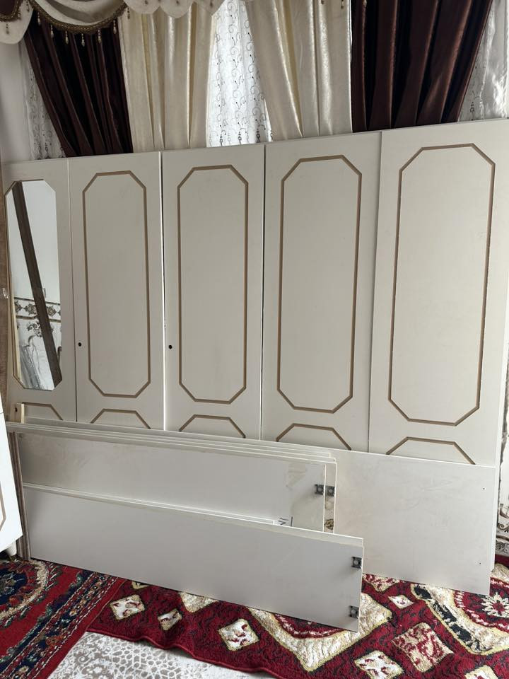 السلام عليكم غرفه تركي للبيع بعدها جديده تفصيخ مامستخدمه نهائياً السعر مناسب للتواصل على الرقم *********** اتصل وتدلل العنوان بابل
